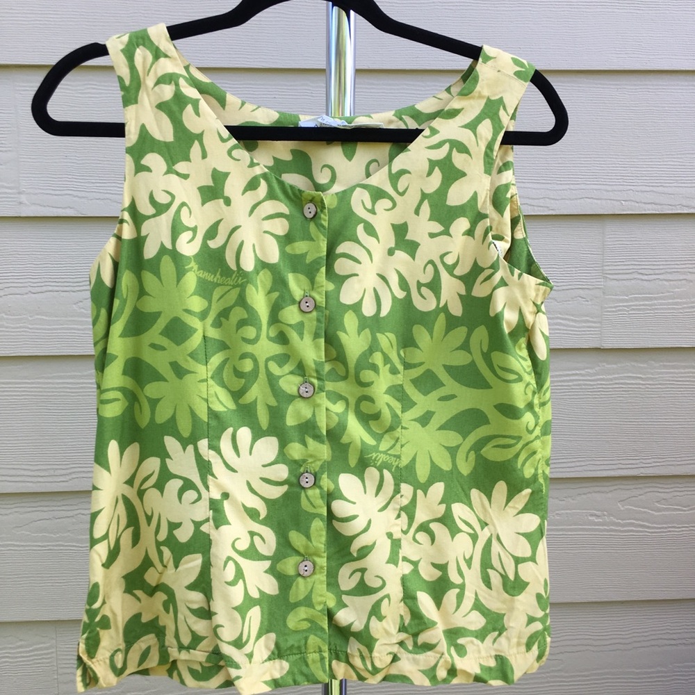 Manuhealii button up top